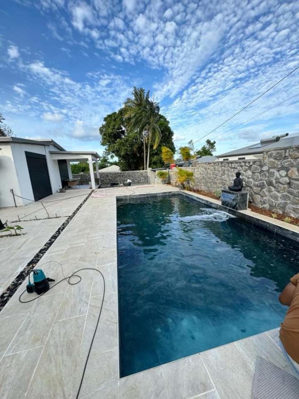 Le Beau Vallon 1- Jacuzzi Privatif Et Piscine Chauffee Partagee Сен-Бенуа Экстерьер фото